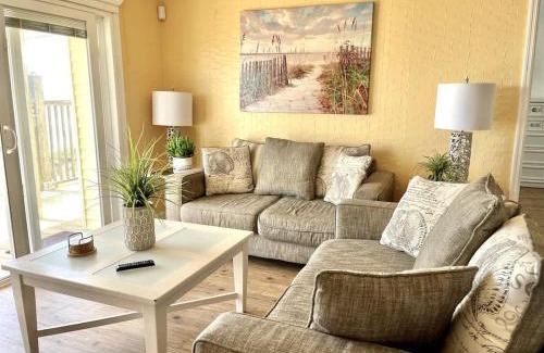North Myrtle Beach House | OCEANFRONT HOUSE ON THE SAND 2 Kings 4br 4ba 3rd Floor of Triplex SLEEP 12 PGP3