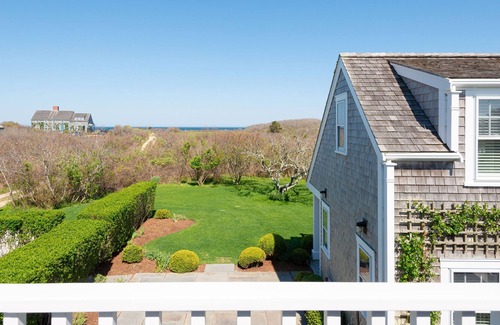 Wauwinet House | Oceanfront House & Studio in Squam with Private Stairs to the Beach