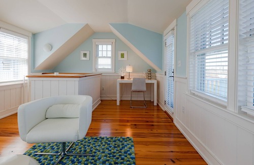 Wauwinet House | Oceanfront House & Studio in Squam with Private Stairs to the Beach