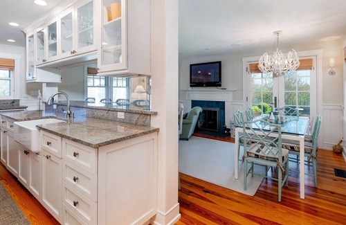 Wauwinet House | Oceanfront House & Studio in Squam with Private Stairs to the Beach