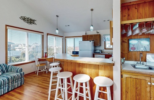 Waves House | Oceanfront house w/private hot tub, balcony, washer/dryer, WiFi, central AC