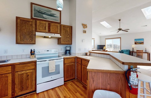 Waves House | Oceanfront house w/private hot tub, balcony, washer/dryer, WiFi, central AC