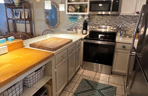 North Ocean City Condo | Oceanfront ~Hypnotizing Ocean Waves & Stunning Sunrises! Pool~Linens~Smart TV