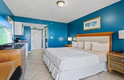 Fort Pierce House | Oceanfront Inn Room #19- Ocean View Balcony King Bed
