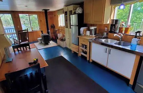 Ellsworth Bed & Breakfast | Oceanfront lodge with all the amenities for a family vacation