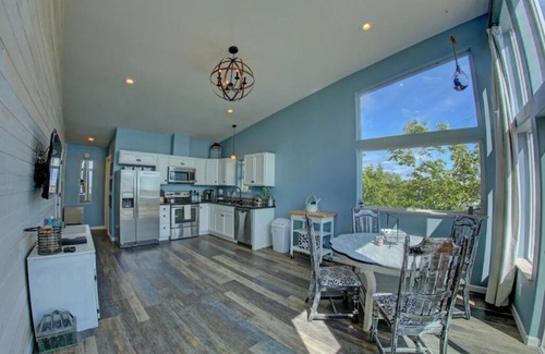 Homer Apartment | Oceanfront Luxury Apartment Overlooking Kachemak Bay and Homer Spit!