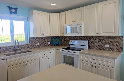 Tavernier Condo | Oceanfront Luxury Condonn28 night minimum. Book Jan 7-Feb4 for 600 discount.