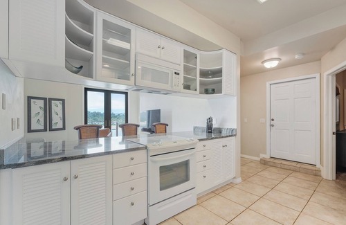 Lihue Apartment | Oceanfront Luxury | Relax in Style, Walk to Kalapaki Beach & Hiking Trails