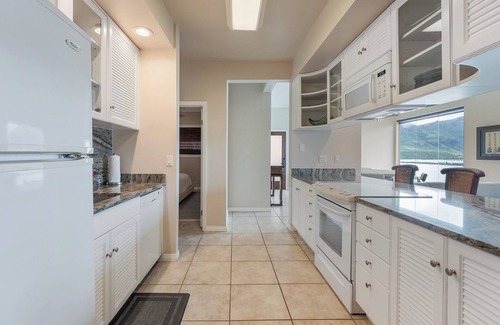 Lihue Apartment | Oceanfront Luxury | Relax in Style, Walk to Kalapaki Beach & Hiking Trails