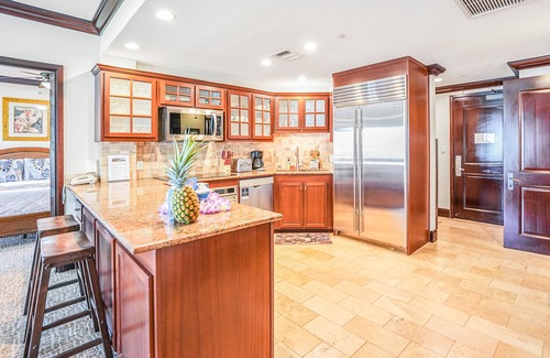 Wailua Condo | Oceanfront luxury steps from the beach with pool, hot tub, balcony & central AC
