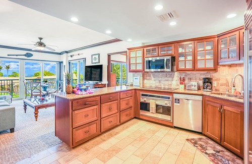 Wailua Condo | Oceanfront luxury steps from the beach with pool, hot tub, balcony & central AC