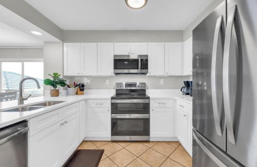 Windy Hill House | Oceanfront Luxury Top Location w Lazy River Pool Grills