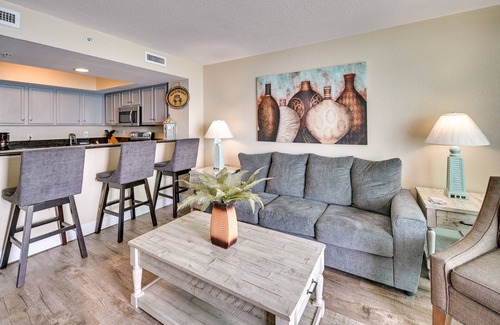 Downtown Myrtle Beach Condo | Oceanfront Myrtle Beach Condo w/Pools & Hot Tubs