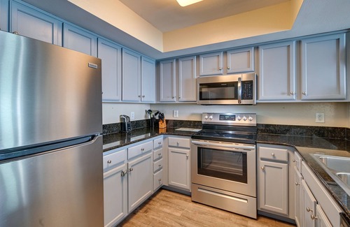 Downtown Myrtle Beach Condo | Oceanfront Myrtle Beach Condo w/Pools & Hot Tubs