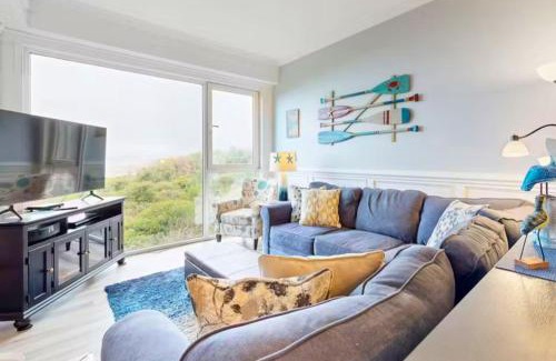 Rockaway Beach House | Oceanfront Oasis King Suite Stunning Views