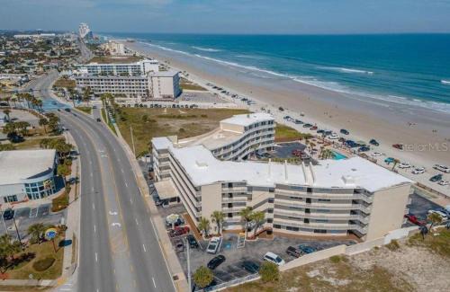 Bostwick Park Apartment | Oceanfront Oasis