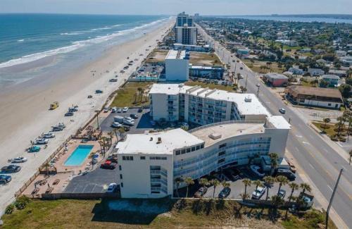 Bostwick Park Apartment | Oceanfront Oasis