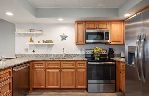 South Nags Head Condo | Oceanfront Oasis! Walk-in Shower, Private Patio, Pools, Avail: 10-11 - 10-17