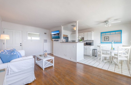 Eastern Malibu Apartment | Oceanfront on Dry Sandy Carbon Beach - Sandpiper