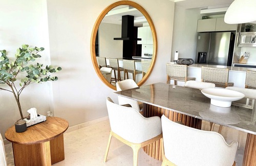 Emiliano Zapata Apartment | Oceanfront Paradise Luxury Apartment with Beach Access & Pool