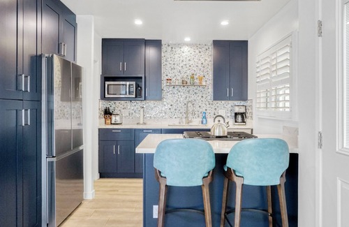 El Porto Apartment | Oceanfront Penthouse Stay near the beach - in charming El Porto