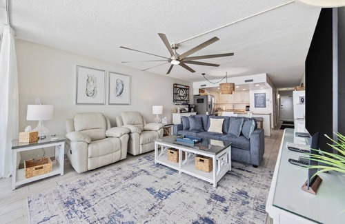 Garden City Condo | Oceanfront Penthouse Level! King bed Recliners Coffee Bar!