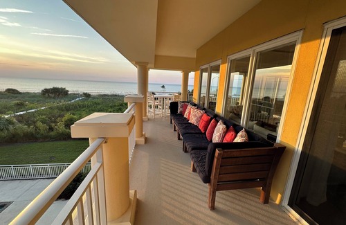 Daufuskie Island Condo | OCEANFRONT! Pool & Land Trans included!