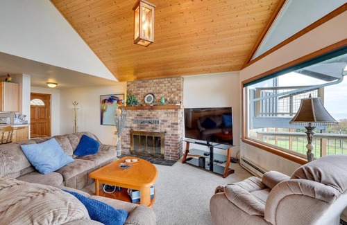Port Angeles House | Oceanfront Port Angeles Home with Mountain View!