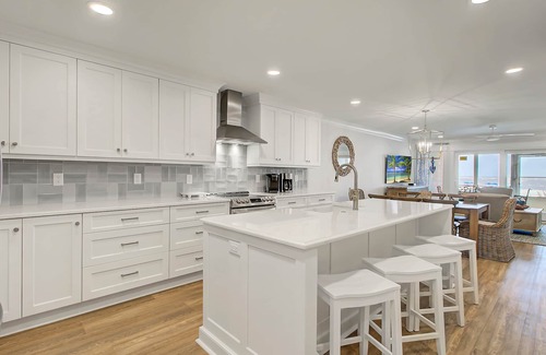 Pelican Bay House | Oceanfront, Renovated w/screened porch & community pool - 33 Beach Club