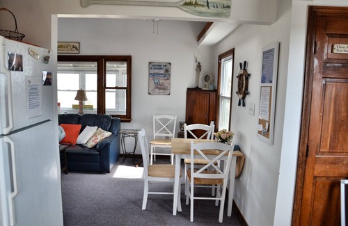 East Sandwich Cottage | Oceanfront - Spring Hill Beach - Sleeps 6