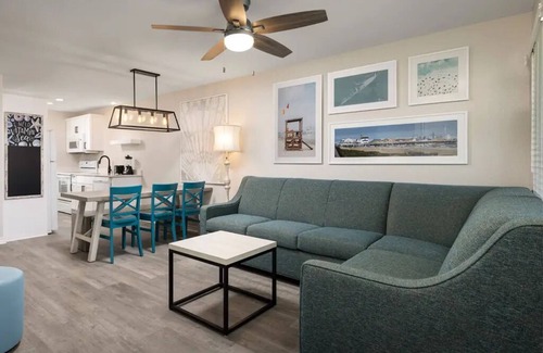Galveston Hotel | Oceanfront Stay w/Pools, Tennis & Waterpark Access Nearby | Two 2BR Villas