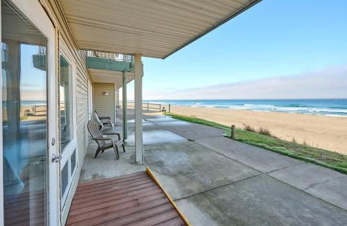Lincoln City House | Oceanfront Studio - Sleeps 4 - Ground Floor - Pool and Hot Tub
