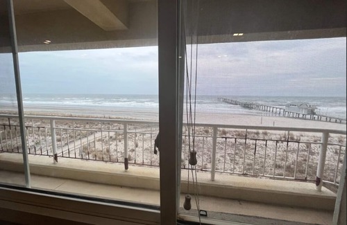 St. Leonard's Tract Condo | Oceanfront Studio steps away from Ventnor City Beach