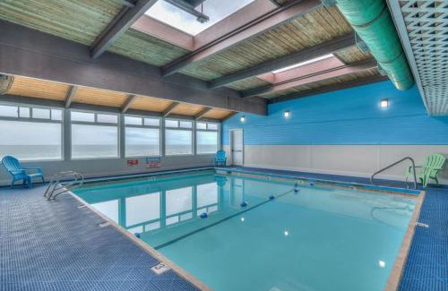 Lincoln City House | Oceanfront Suite - Sleeps 6 - Beach Access & Full Kitchen