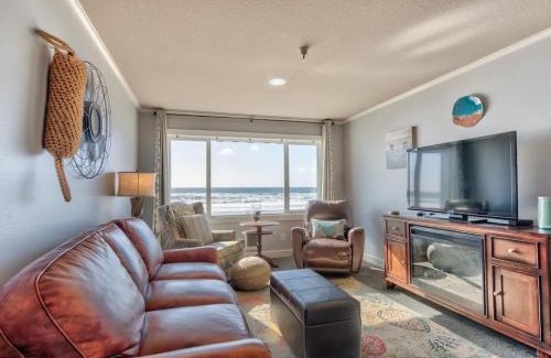 Lincoln City House | Oceanfront Suite - Top Floor - Pool and Sauna - Sleeps 4