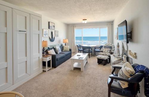 Lincoln City House | Oceanfront Suite - Top Floor - Pool and Sauna - Sleeps 6