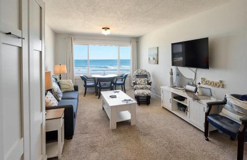 Lincoln City House | Oceanfront Suite - Top Floor - Pool and Sauna - Sleeps 6