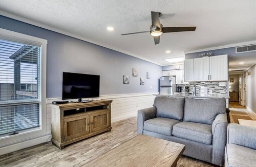 Duck Apartment | Oceanfront SunSational Setting2 In heart of Duck