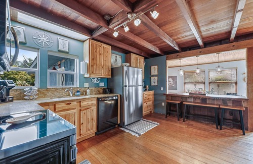 Harbor Cabin | OCEANFRONT Sunset Cabin with stunning ocean views & staircase to the beach!