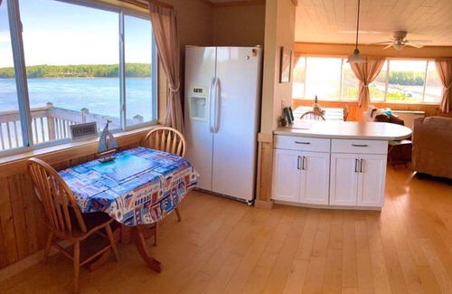 Sullivan Apartment | OCEANFRONT - Taunton Bay Retreat