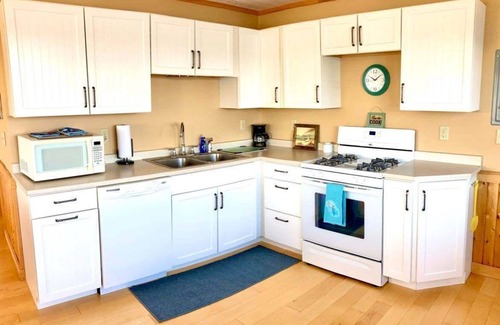 Sullivan Apartment | OCEANFRONT - Taunton Bay Retreat