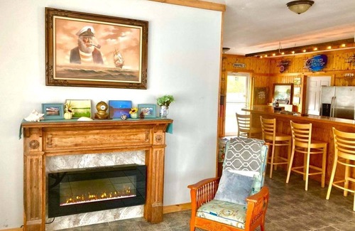 Sullivan Apartment | OCEANFRONT - Taunton Bay Escape with 2 Apts & Cottage - sleeps up to 13 people!