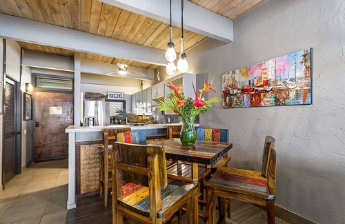 Kailua-Kona Condo | Oceanfront, Top Floor Two-Bedroom Condo w/Split System A/C!