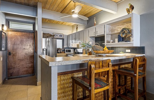 Kailua-Kona Condo | Oceanfront, Top Floor Two-Bedroom Condo w/Split System A/C!