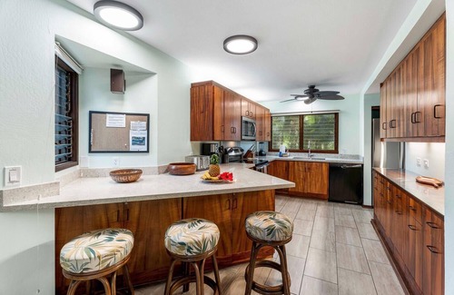 Kahaluu Bay Condo | Oceanfront Townhome with Pool and Hot Tub