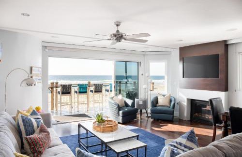 South Mission Beach House | Oceanfront, two-level condo with stunning view, decks, fast WiFi & fireplace
