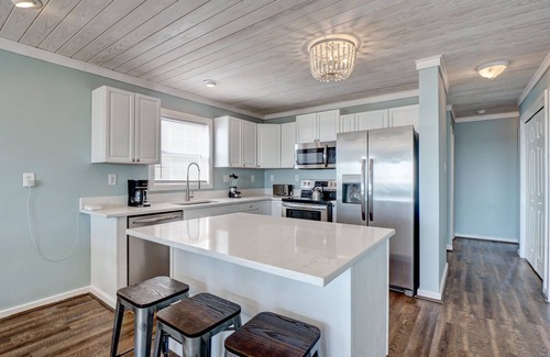 McCutcheon Field House | Oceanfront House w/Direct Beach Access