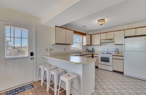 McCutcheon Field House | Oceanfront Beach Home - Sleeps 6-8 - Pet Friendly - Private Beach Access - Deck