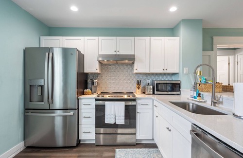 Sneads Ferry Condo | Oceanfront 2BR/2BA Condo w/Balcony Linens Included