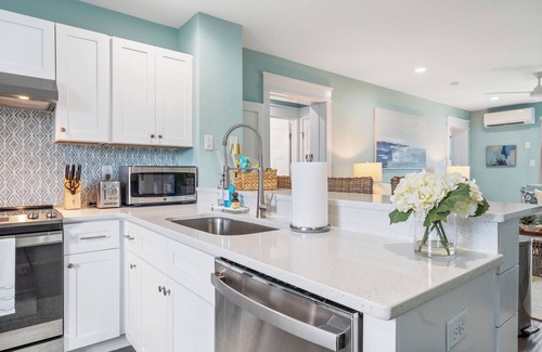 Sneads Ferry Condo | Oceanfront 2BR/2BA Condo w/Balcony Linens Included